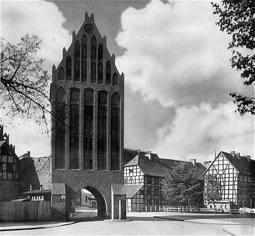 Stolp1.jpg (46945 Byte)